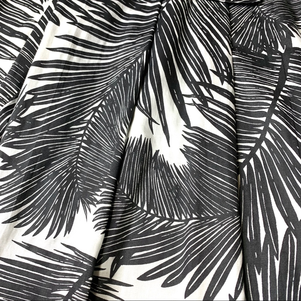 ❗️SOLD❗️NWT Vince Camuto Tropical Wide Leg Pants - Picture 10 of 12